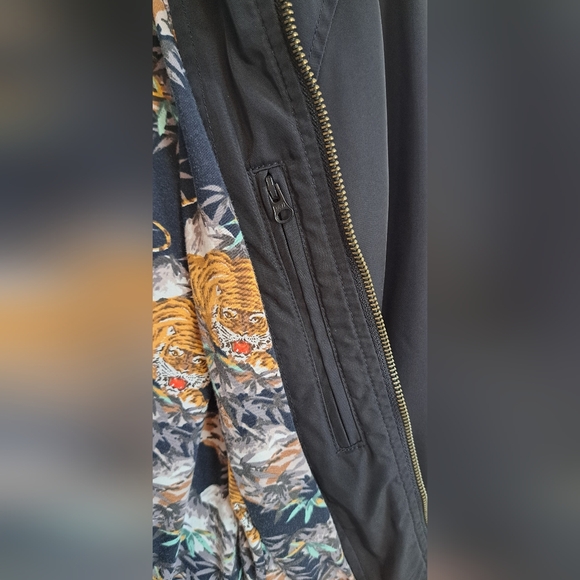 Women's American Eagle Black Bomber Jacket size M - Picture 6 of 9